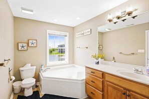 Shower, hair dryer, towels - The Tides condo with enclosed porch, balcony, fireplace, bikes, pool & hot tub (Rehoboth Beach)