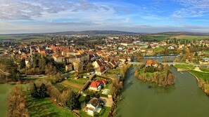 Aerial view - L'écrin de l'abreuvoir: Charming Ground-Floor Retreat in Marnay Near Besançon (Marnay)