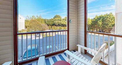 Captiva Sands at Eagles Landing condo w/community pools, tennis/pickleball court