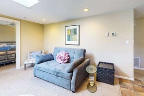 TV, offices - Town of Rehoboth Beach pet friendly house w/deck close to beach (Rehoboth Beach)