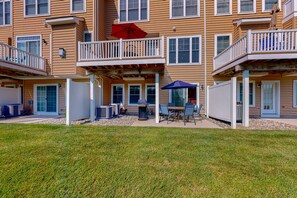 Exterior - Gorgeous dog-friendly townhome with grill, deck, 2 pools, gym & tennis (Rehoboth Beach)