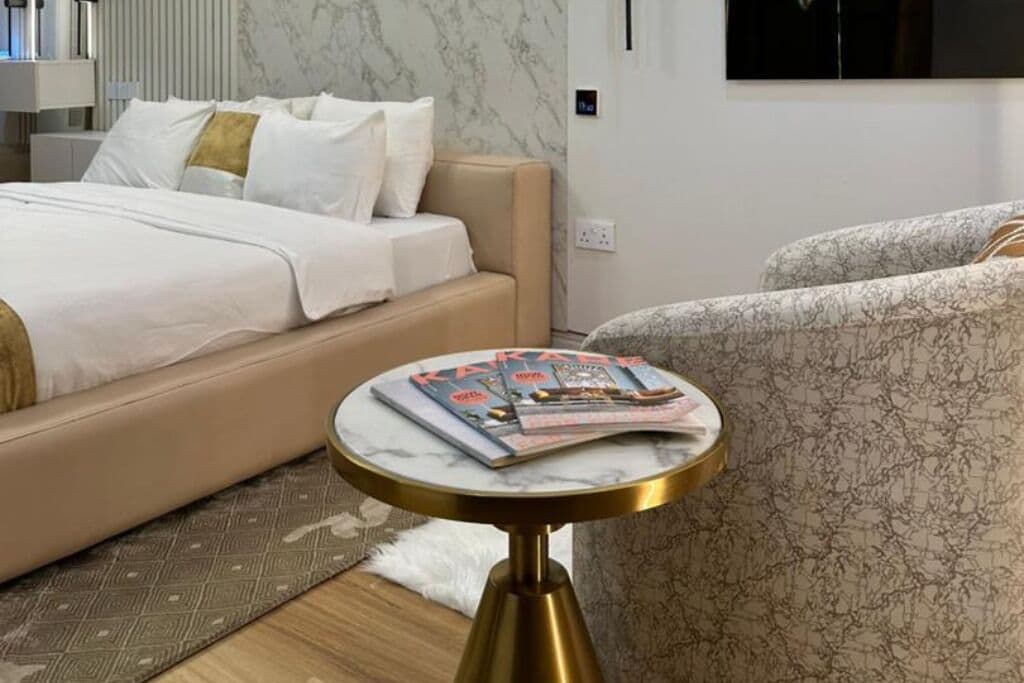 Appartement, balcon, vue cour intérieure | Coffres-forts dans les chambres, rideaux occultants, Wi-Fi gratuit