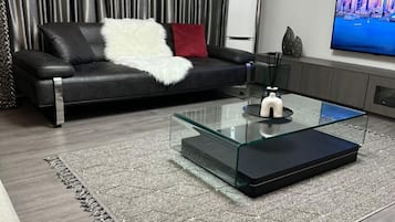 Apartamento, balcón, vistas al patio | Zona de estar