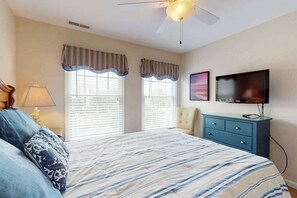 Iron/ironing board, travel cot, WiFi, bed sheets - Bear Trap Dunes end townhouse w/ pool table, shared pools and fitness room (Ocean View)