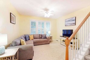 TV, fireplace - Bear Trap Dunes townhouse w/ free WiFi, tennis court, shared sauna, and gym (Ocean View)