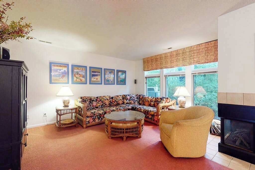 TV, fireplace, DVD player, offices