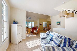 TV, fireplace, DVD player - Bear Trap Dunes golf-view condo with screened porch, pool, tennis & sauna access (Ocean View)