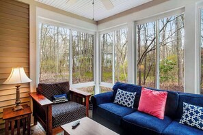TV, DVD player, offices - Sea Colony Tennis townhouse with board games, & tennis court (Bethany Beach)