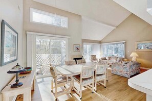 TV, DVD player, offices - Sea Colony Tennis 2nd-floor condo with gym, & tennis court (Bethany Beach)