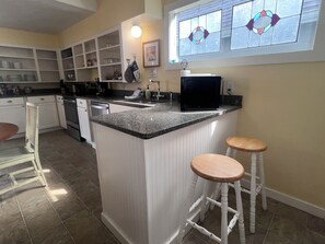 Fridge, oven, dishwasher, coffee/tea maker