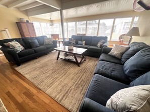 Smart TV, fireplace, DVD player