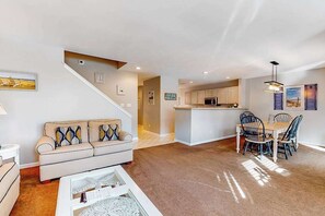 TV, fireplace, DVD player, offices - Sea Colony Tennis townhouse with gym, basketball court, & tennis court (Bethany Beach)