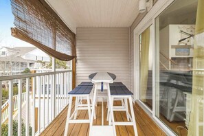 Outdoor dining - Sea Colony Tennis second-floor condo with fireplace, gym, & tennis court (Bethany Beach)