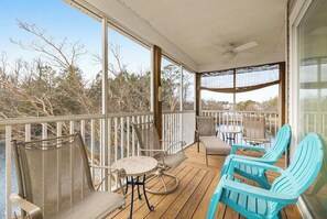 Property grounds - Sea Colony Tennis second-floor condo with fireplace, gym, & tennis court (Bethany Beach)