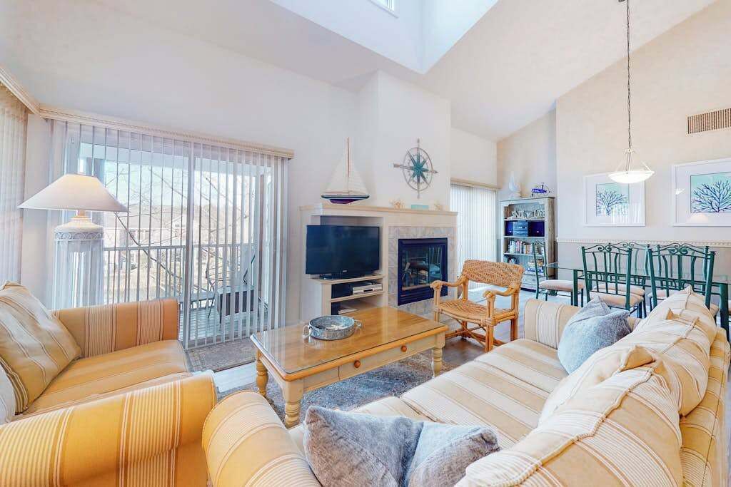 TV, fireplace, DVD player, stereo