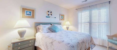 Desk, iron/ironing board, WiFi, bed sheets
