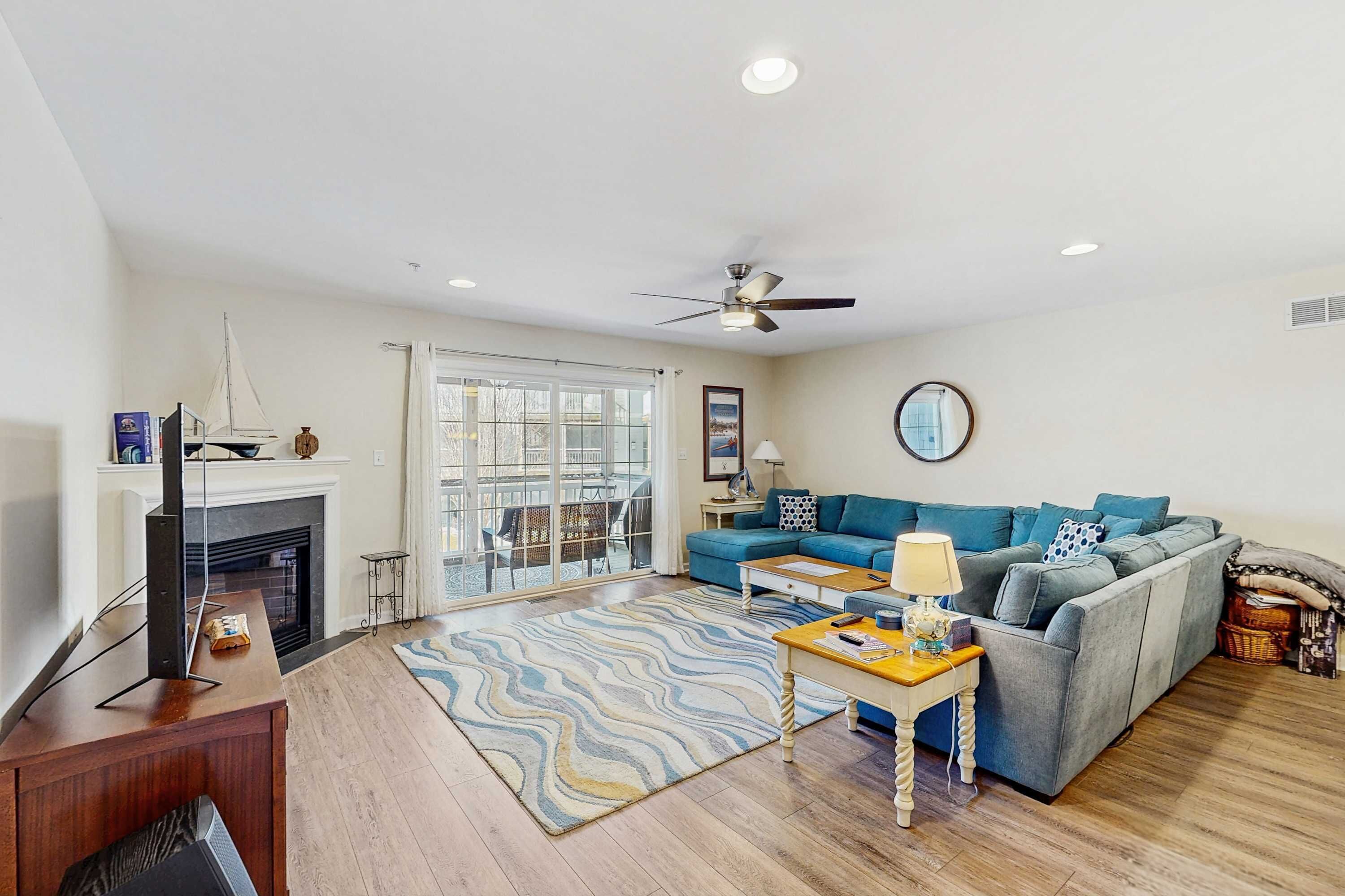 Canal Landing Townhouse W/community Pool, Patio, Close To Restaurants - Rehoboth Beach, DE