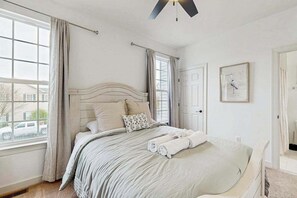 Iron/ironing board, WiFi, bed sheets - Village of Five Points townhouse with community pool, gym, and tennis access (Lewes)