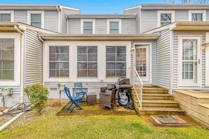 Exterior - Versailles at Eagles Landing townhome with pool & tennis - walk to beach shuttle (Rehoboth Beach)