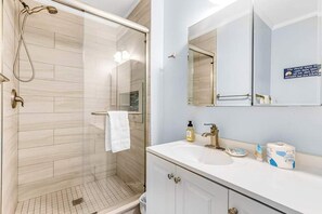 Shower, hair dryer, towels - Versailles at Eagles Landing townhome with pool & tennis - walk to beach shuttle (Rehoboth Beach)