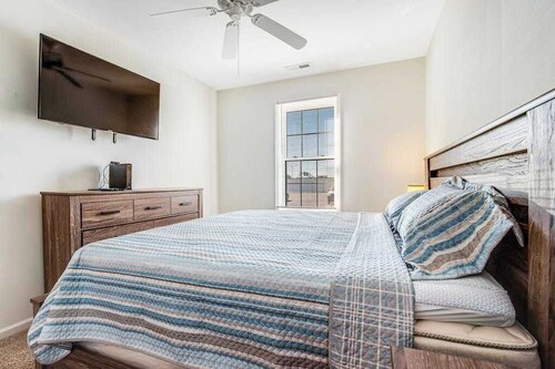 Sandpiper Villages condo with fast WiFi, private patio & more - near the beach