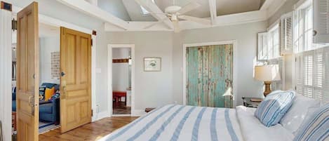 Cuna de viaje, wifi y ropa de cama