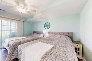 WiFi, bed sheets - Rehoboth Crossing townhome with pool, trails, EV charger, gym, balcony (Rehoboth Beach)