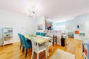 Dining - Rehoboth Crossing townhome with pool, trails, EV charger, gym, balcony (Rehoboth Beach)