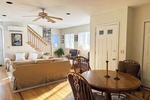 TV, DVD player, offices - Town of Rehoboth Beach dog-friendly house close to beach & restaurants (Rehoboth Beach)