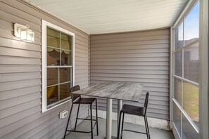 Outdoor dining - Dog-friendly Rehoboth Beach cottage steps from the beach & boardwalk with AC (Rehoboth Beach)