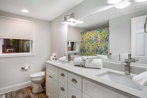Shower, towels - Dog-friendly Rehoboth Beach cottage steps from the beach & boardwalk with AC (Rehoboth Beach)