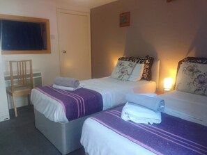 Room - Apartment Sleeps 4 With Garden (Chester)