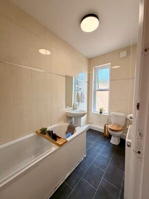Bathroom - Modern Escape Oasis | Free Parking | 14PPL (Sheffield)