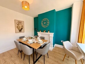 Dining - Modern Escape Oasis | Free Parking | 14PPL (Sheffield)