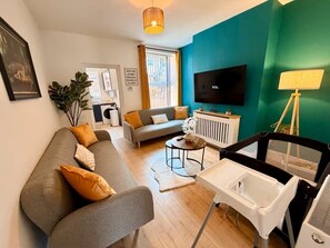 Living area - Modern Escape Oasis | Free Parking | 14PPL (Sheffield)