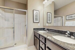 Shower, towels - 3-story townhouse close to beach & shops w/screened porch, on-site pool & gym (Rehoboth Beach)