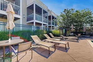 Outdoor dining - 3-story townhouse close to beach & shops w/screened porch, on-site pool & gym (Rehoboth Beach)