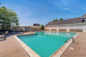 Pool - 3-story townhouse close to beach & shops w/screened porch, on-site pool & gym (Rehoboth Beach)