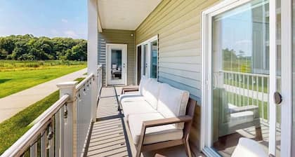 The Residences at Rehoboth Bay condo w/community pool and patio