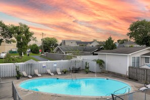 Pool - Rehoboth Beach House updated condo with outdoor pool & washer/dryer (Rehoboth Beach)