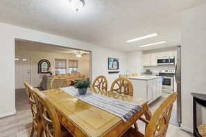 Dining - Piney Glade dog-friendly house w/private hot tub, close to restaurants (Rehoboth Beach)