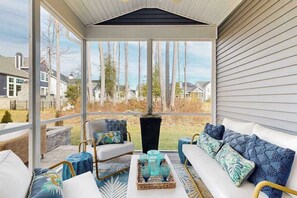 TV, fireplace, stereo - Arbor-Lyn house w/shared pool, deck, patio, ping-pong table, grill (Rehoboth Beach)