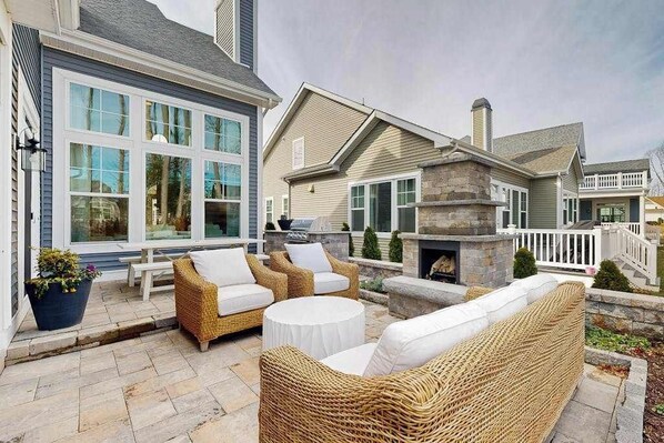 Terrace/patio - Arbor-Lyn house w/shared pool, deck, patio, ping-pong table, grill (Rehoboth Beach)