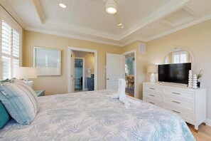 4 bedrooms, desk, iron/ironing board, travel cot - Arbor-Lyn house w/shared pool, deck, patio, ping-pong table, grill (Rehoboth Beach)
