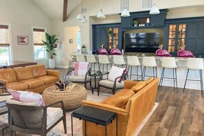 Interior - Arbor-Lyn house w/shared pool, deck, patio, ping-pong table, grill (Rehoboth Beach)