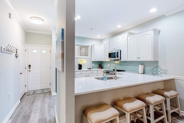 Fridge, microwave, oven, stovetop - The Tides condo with pool access, covered patio, washer/dryer & central AC (Rehoboth Beach)