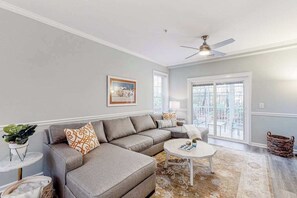 TV, offices - The Tides condo with pool access, covered patio, washer/dryer & central AC (Rehoboth Beach)
