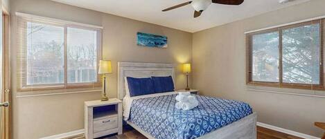 4 bedrooms, iron/ironing board, WiFi, bed sheets