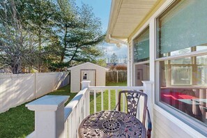 Outdoor dining - Dog-Friendly Rehoboth Beach Retreat w/ central AC, Updated Kitchen & Fire Pit (Rehoboth Beach)