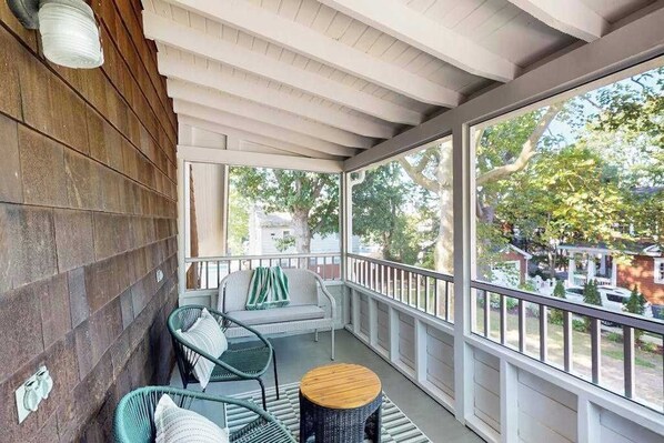 Terrace/patio - Town of Rehoboth Beach house w/screen porch, walk to beach & restaurants (Rehoboth Beach)